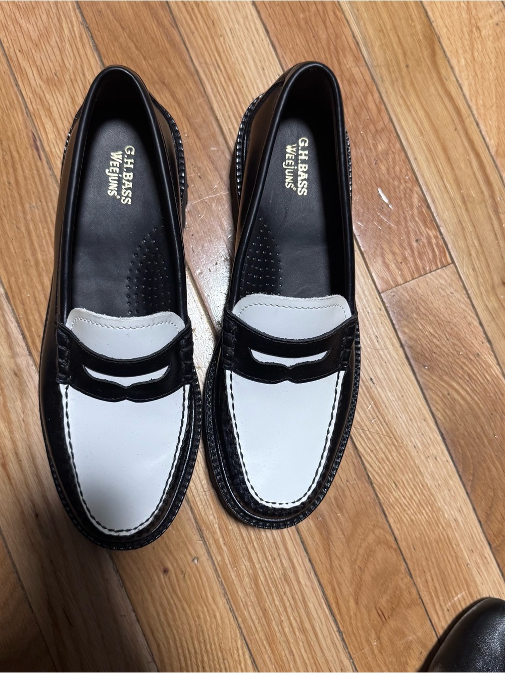 Weejuns Black & White Classic Penny Loafers - - Picture 2 of 5
